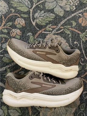 Brooks Ghost Max Men’s Running Shoes — Taupe/Brown
